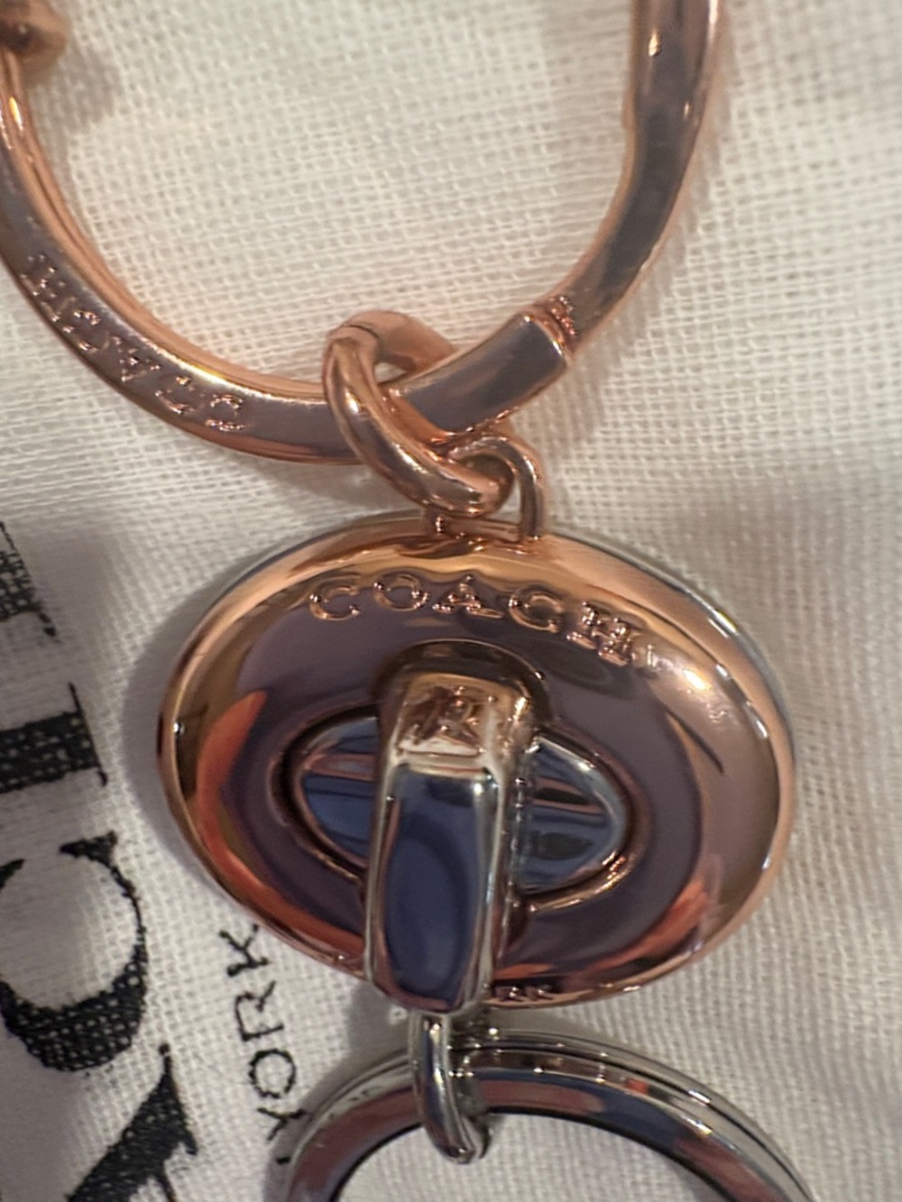 NWOT Coach Two-Tone Turnlock Valet Key Fob - Rose Gold & Silver - Picture 5 of 11